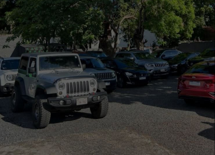 Showroom de Top Ventas con vehículos de lujo